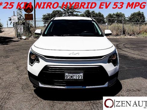 Used 2025 Kia Niro LX FWD image 2