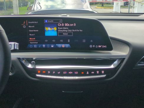 Used 2024 Cadillac Lyriq Luxury image 19