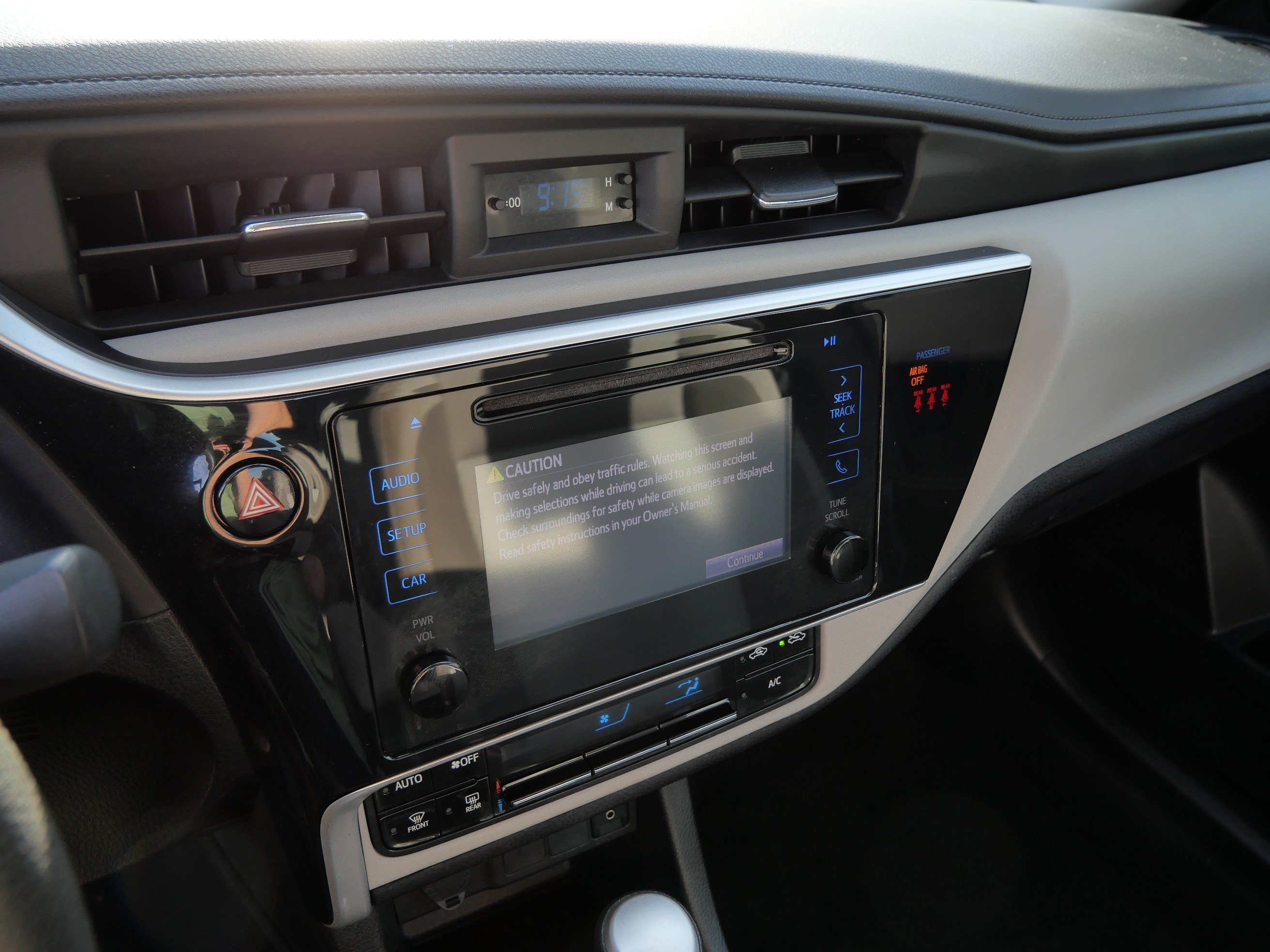 Certified 2019 Toyota Corolla LE FWD image 22