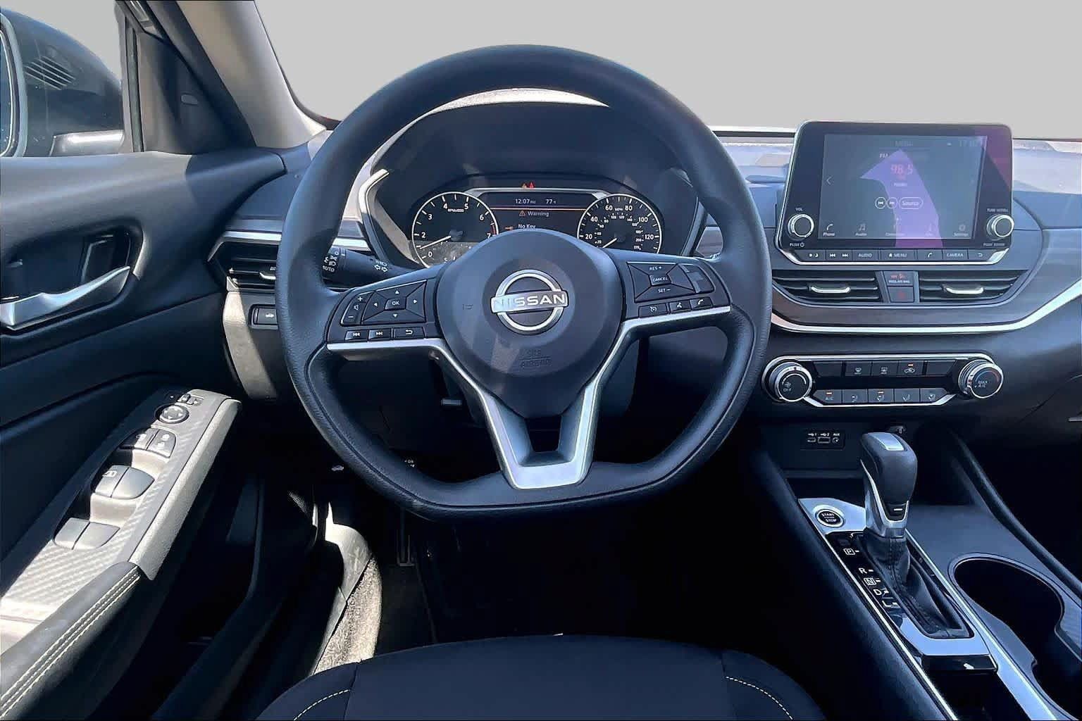 Used 2025 Nissan Altima 2.5 SV FWD image 6