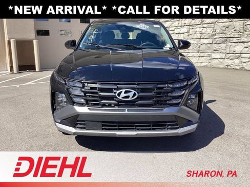 Used 2025 Hyundai Tucson SE FWD image 2