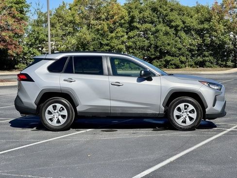 Used 2021 Toyota RAV4 LE image 9