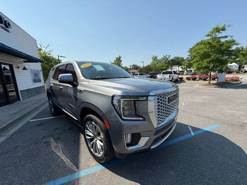 Used 2021 GMC Yukon Denali w/ Denali Premium Package RWD image 4