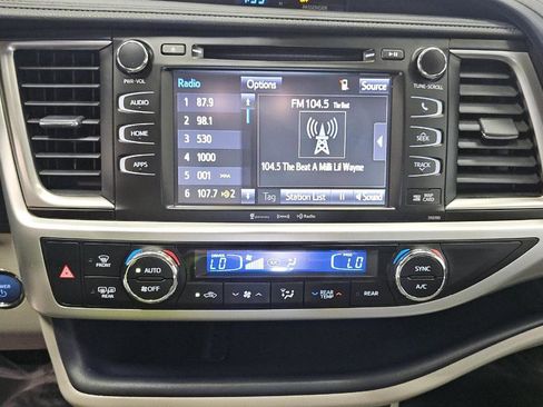 Used 2019 Toyota Highlander XLE image 11