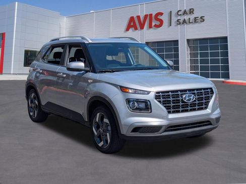 Used 2025 Hyundai Venue SEL FWD image 3