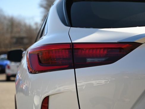 Used 2023 INFINITI QX50 Sensory image 15