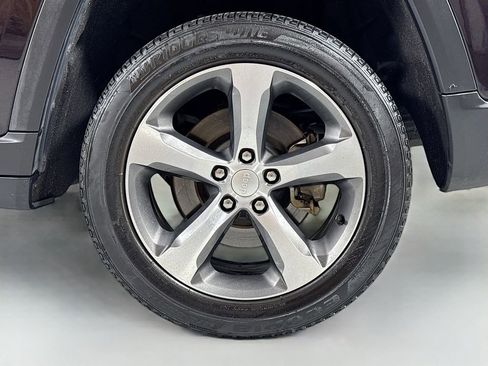 Used 2023 Jeep Grand Cherokee L Limited AWD/4WD image 8