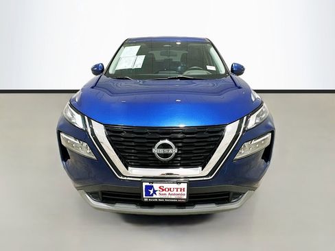 Used 2022 Nissan Rogue SV FWD image 2