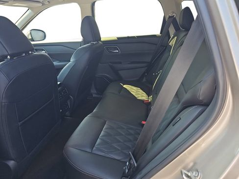 Used 2024 Nissan Rogue Platinum w/ Platinum Premium Package FWD image 14