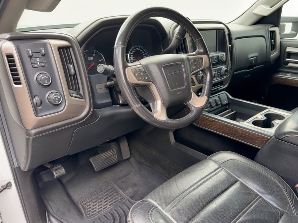 Used 2017 GMC Sierra 2500 Denali w/ Duramax Plus Package AWD/4WD image 4