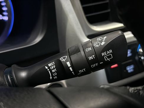 Used 2019 Toyota Highlander XLE AWD/4WD image 37