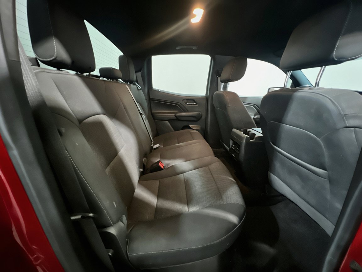 Used 2024 Chevrolet Colorado LT RWD image 18
