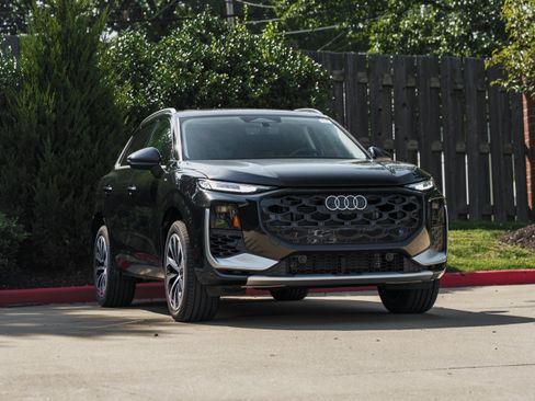 Certified 2026 Audi Q3 quattro 2.0T AWD/4WD image 1