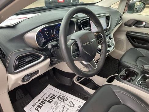 Used 2023 Chrysler Pacifica Touring-L AWD/4WD image 13