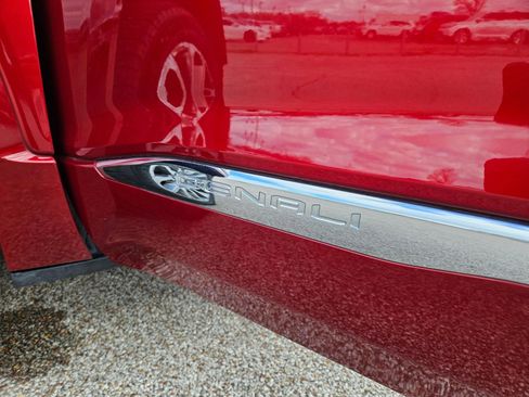 Used 2023 GMC Acadia Denali image 31