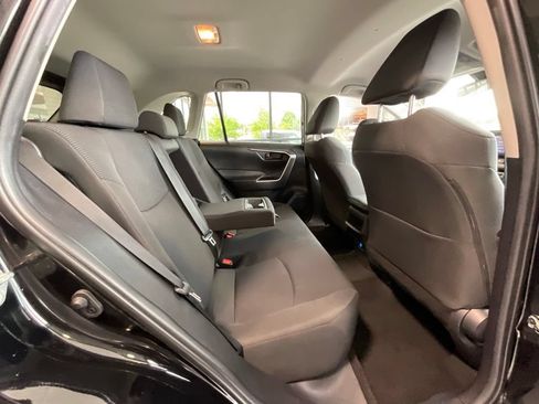 Used 2020 Toyota RAV4 LE FWD image 20