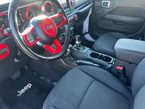 Used 2020 Jeep Wrangler Unlimited Sahara image 9