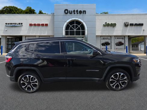 Certified 2022 Jeep Compass Limited AWD/4WD image 2
