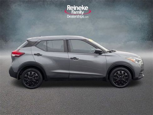 Used 2020 Nissan Kicks S image 4