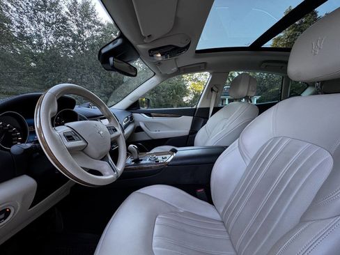 Used 2017 Maserati Levante w/ Luxury Package image 11