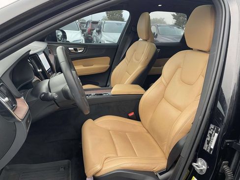 Used 2023 Volvo XC60 B5 Ultimate w/ Climate Package FWD image 8