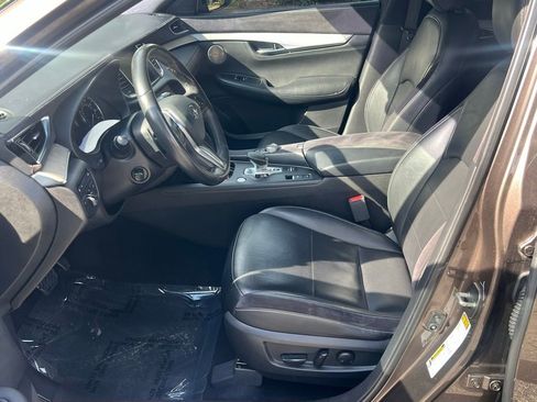 Used 2019 INFINITI QX50 Essential w/ Sensory Package FWD image 10