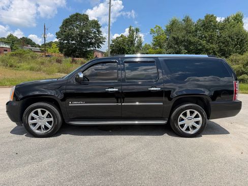 Used 2009 GMC Yukon XL Denali AWD/4WD image 2