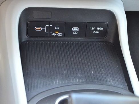 Used 2024 Hyundai Kona SEL AWD/4WD image 29
