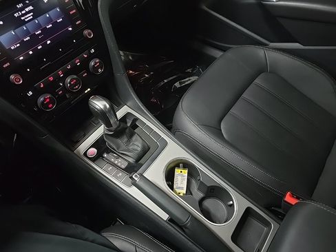 Used 2020 Volkswagen Passat 2.0T SEL image 28