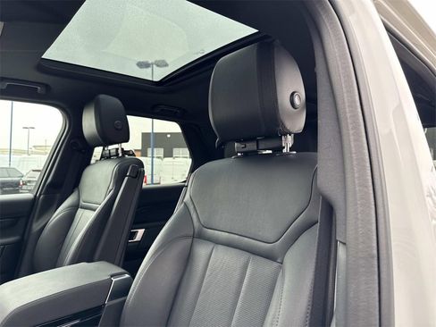 Certified 2018 Land Rover Discovery HSE image 21