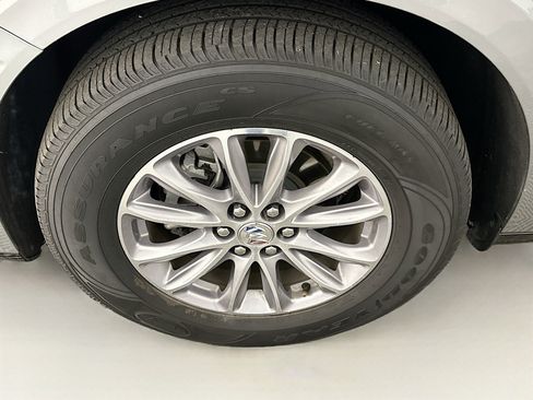 Used 2024 Buick Enclave Premium image 11