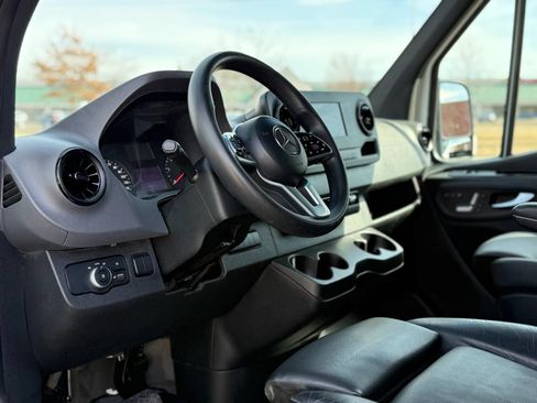 Used 2020 Mercedes-Benz Sprinter 2500 w/ Comfort Plus Package image 11