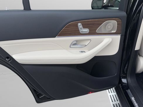 New 2026 Mercedes-Benz GLS 450 4MATIC image 34