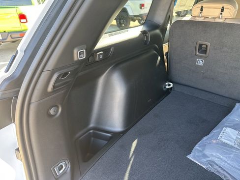 New 2025 Jeep Grand Cherokee Limited image 35