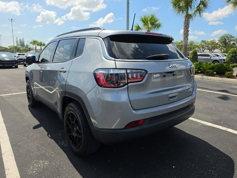 Used 2022 Jeep Compass Latitude w/ Convenience Group FWD image 12