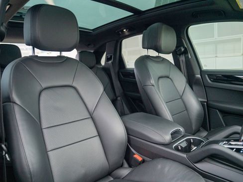 Used 2019 Porsche Cayenne image 26