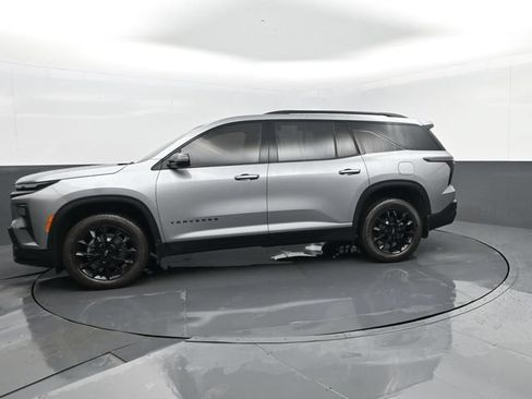 Used 2026 Chevrolet Traverse LT w/ Midnight/Sport Edition AWD/4WD image 5