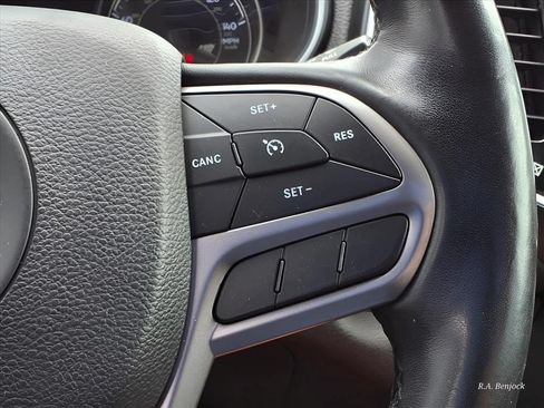 Used 2019 Jeep Cherokee Limited AWD/4WD image 13