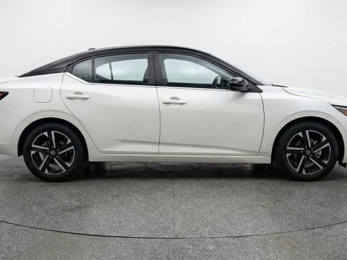 Used 2025 Nissan Sentra SV image 11