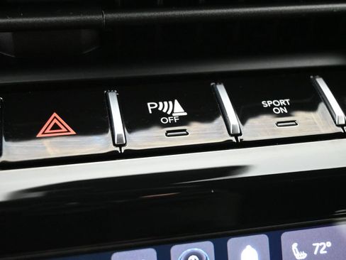 Used 2023 Jeep Grand Cherokee Altitude RWD image 14