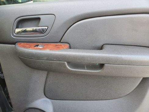 Used 2013 Chevrolet Avalanche LT w/ All-Star Edition image 25