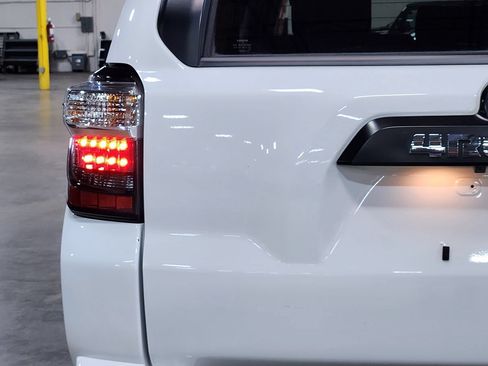 Used 2021 Toyota 4Runner TRD Off-Road Premium AWD/4WD image 18