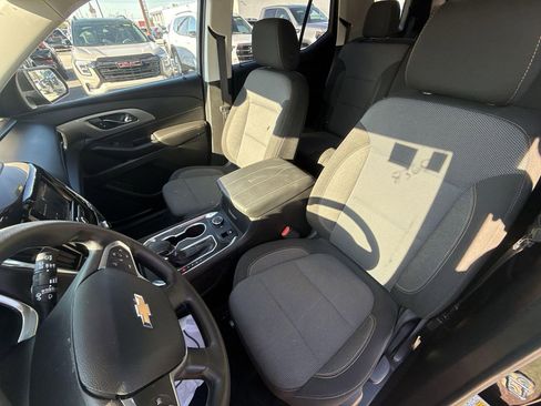 Used 2021 Chevrolet Traverse LS image 24