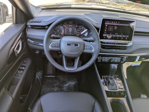 New 2026 Jeep Compass Latitude AWD/4WD image 14
