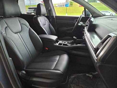 Used 2025 Kia Sorento S FWD image 18