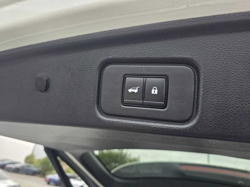 Used 2023 Nissan Pathfinder SL image 18