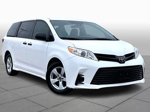 Used 2020 Toyota Sienna L image 2