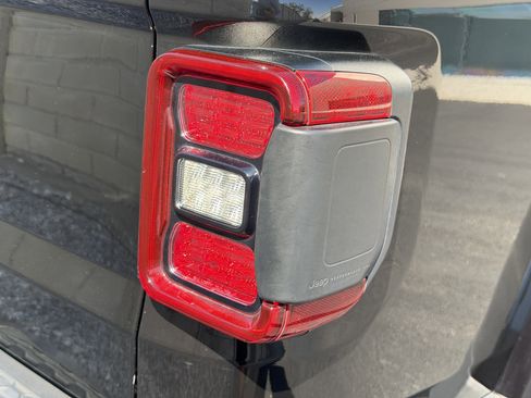 Used 2021 Jeep Gladiator Rubicon image 11