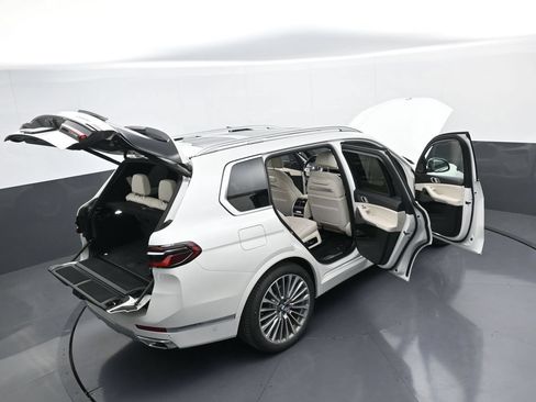 Used 2025 BMW X7 xDrive40i w/ Executive Package AWD/4WD image 44