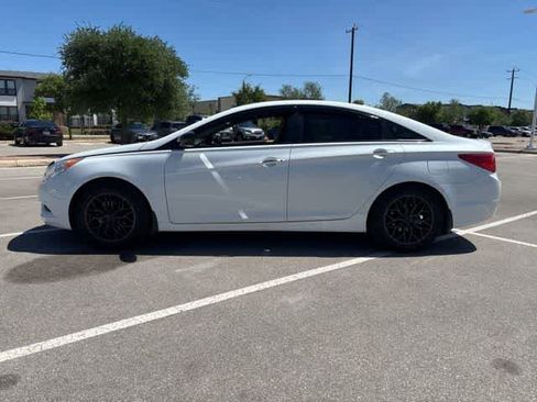 Used 2011 Hyundai Sonata GLS image 2
